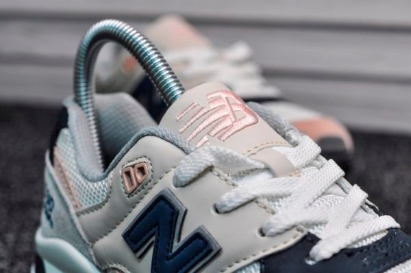 Женские кроссовки 83908390 PrevNext New Balance 530 Pink and Navy Highlight