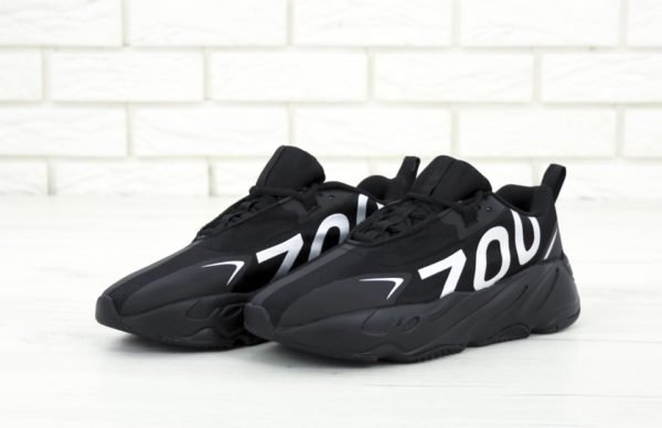 Adidas YEEZY 700