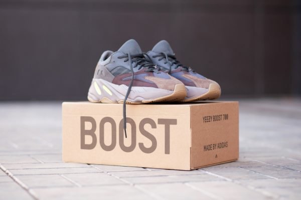 Кроссовки мужские Adidas Yeezy Boost 700