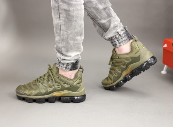 Кроссовки мужские Nike Air VaporMax Plus Хаки
