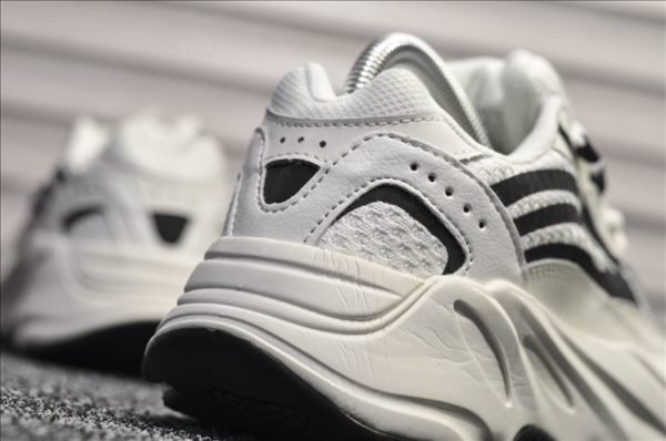 Кроссовки мужские Adidas Yeezy 700 White Рефлектив