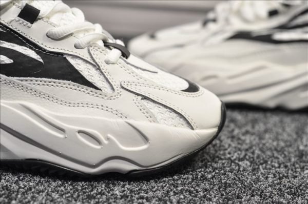 Кроссовки мужские Adidas Yeezy 700 White Рефлектив