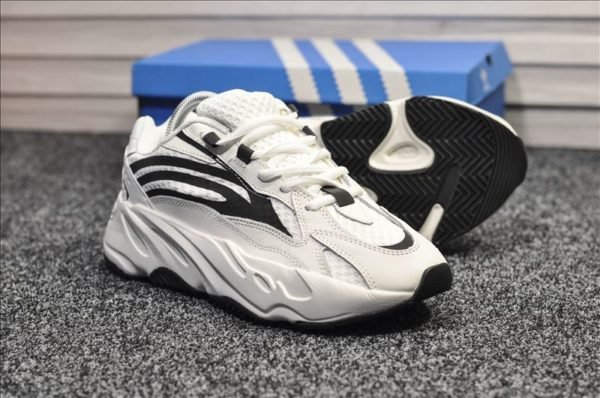 Кроссовки мужские Adidas Yeezy 700 White Рефлектив