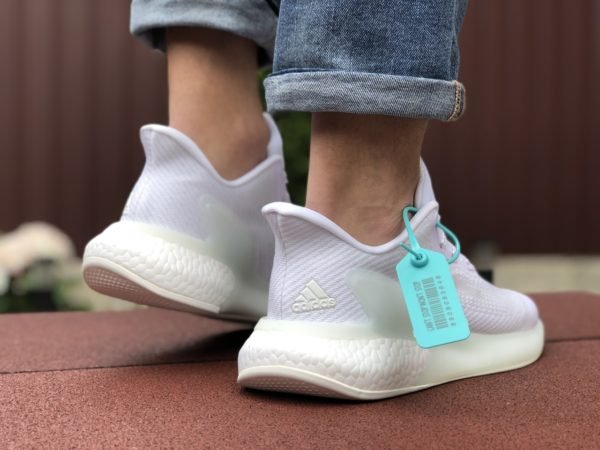 Кроссовки мужские Adidas Alphaboost White