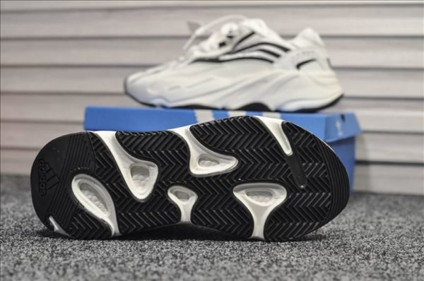 Кроссовки мужские Adidas Yeezy 700 White Рефлектив