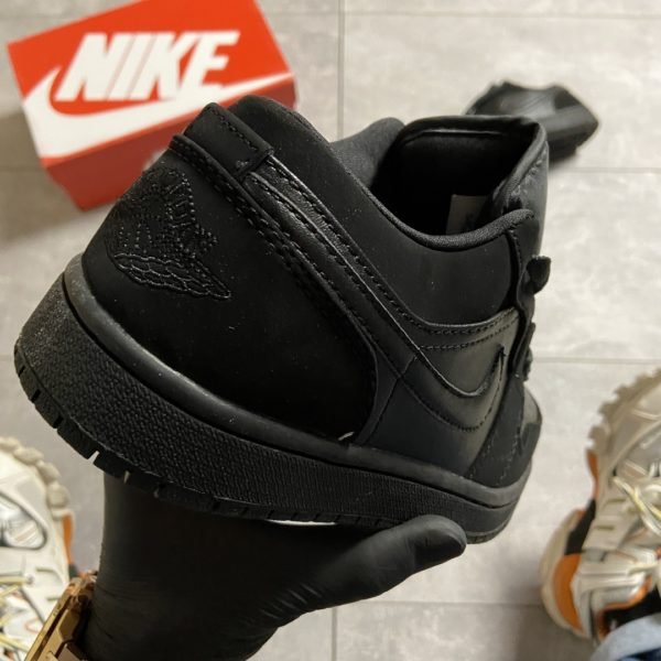 Кроссовки женские Nike Air Jordan 1 Low Triple Black