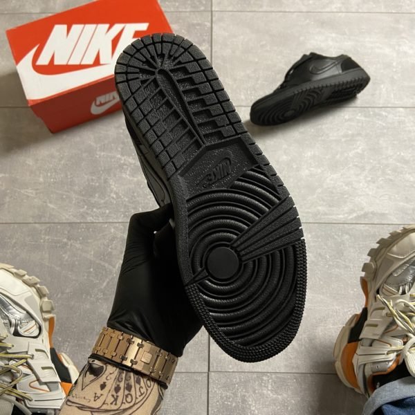 Кроссовки женские Nike Air Jordan 1 Low Triple Black