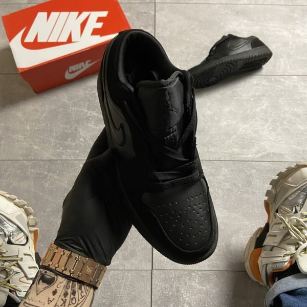 Кроссовки женские Nike Air Jordan 1 Low Triple Black