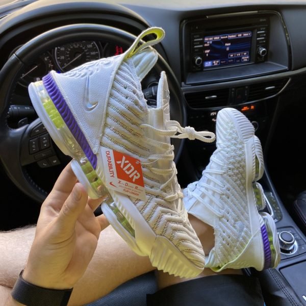 Кроссовки мужские Nike LeBrone 15 White