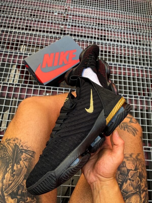Кроссовки мужские Nike LeBron 16 I’m King” Black Metallic Gold