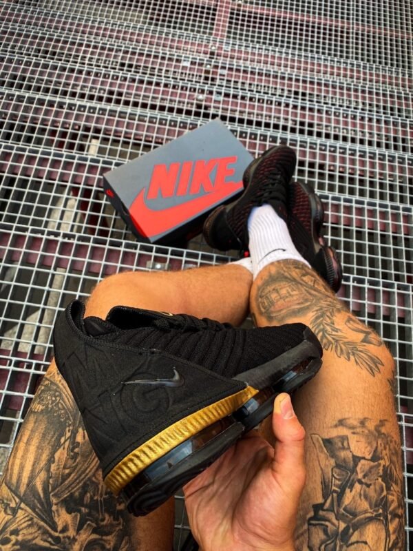 Кроссовки мужские Nike LeBron 16 I’m King” Black Metallic Gold