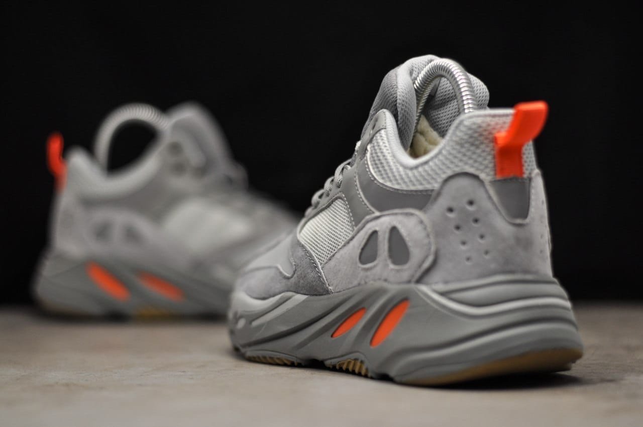 Yeezy Adidas on sale 700 interia