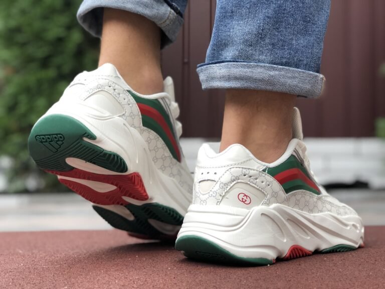 adidas yeezy 700 gucci