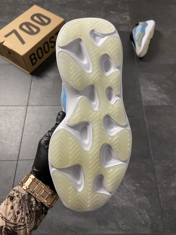 Кроссовки мужские Adidas Yeezy Boost 700 V3 Blue