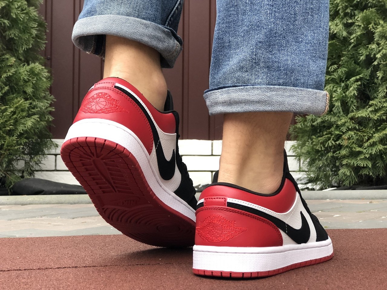 Jordan 1 best sale black red low