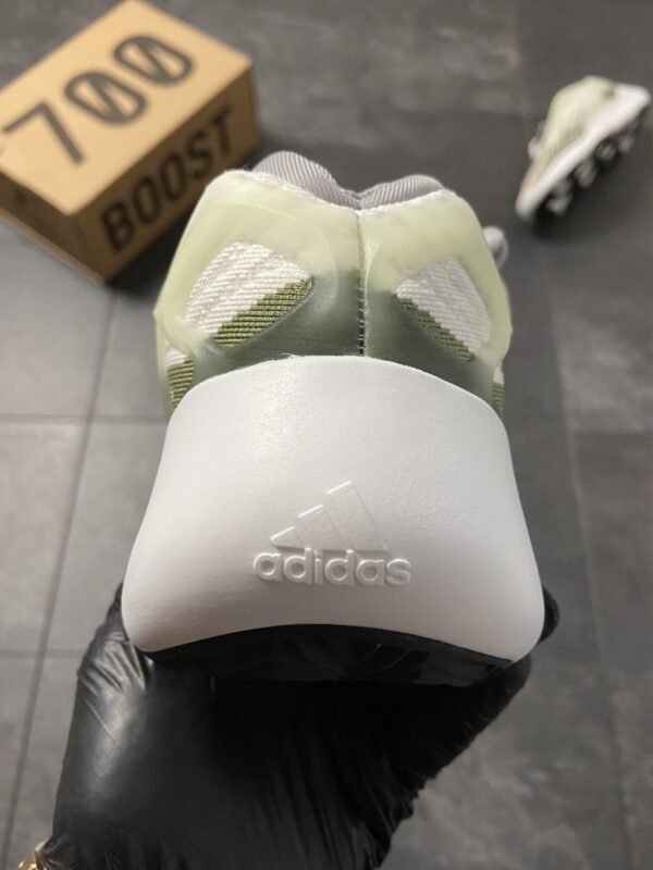 Кроссовки мужские Adidas Yeezy Boost 700 V3 Beige Grey