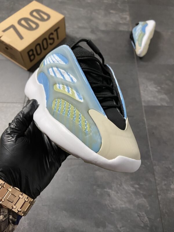 Кроссовки мужские Adidas Yeezy Boost 700 V3 Blue