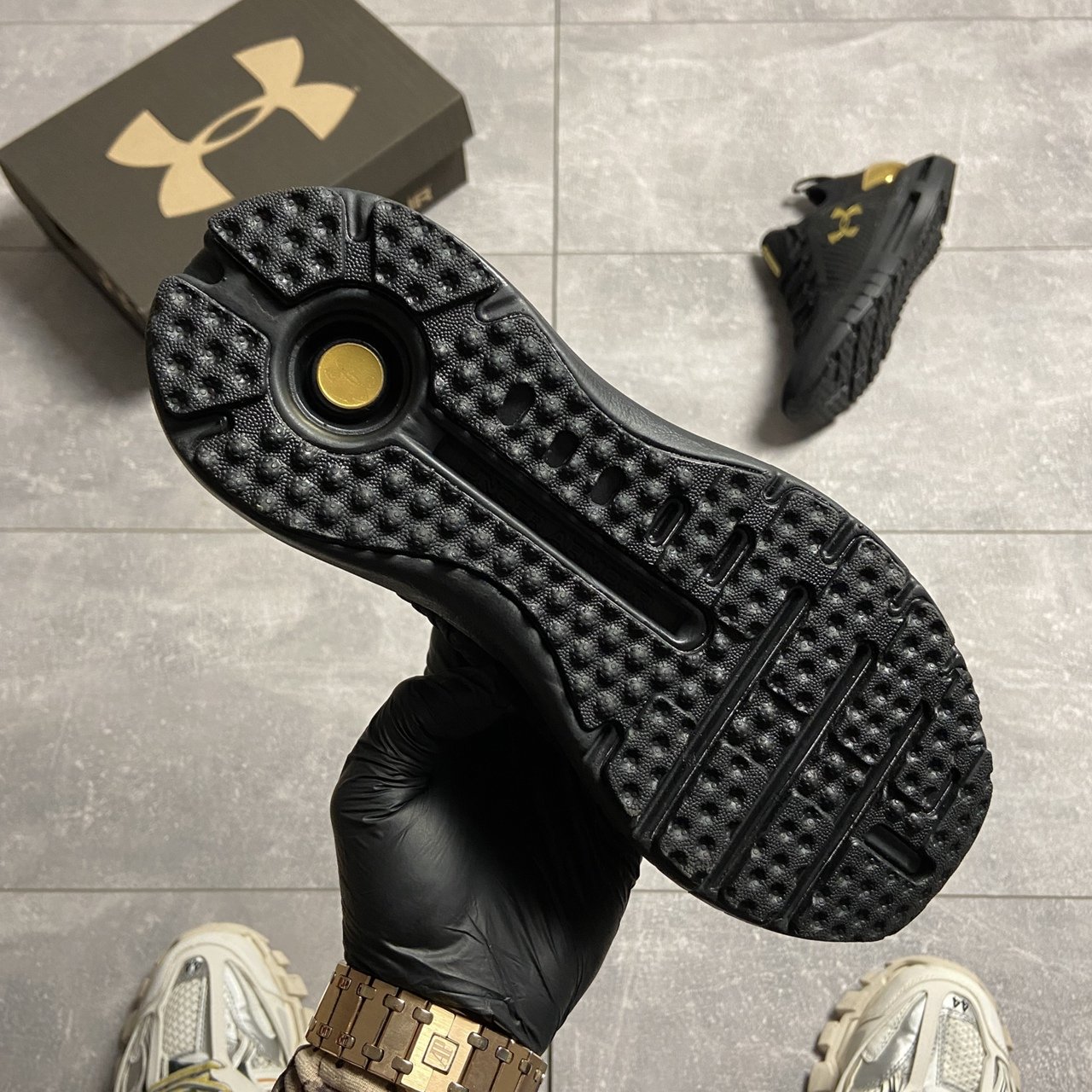 under armour hovr black gold