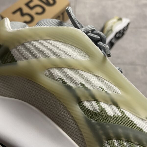 Кроссовки мужские Adidas Yeezy Boost 700 V3 Green White