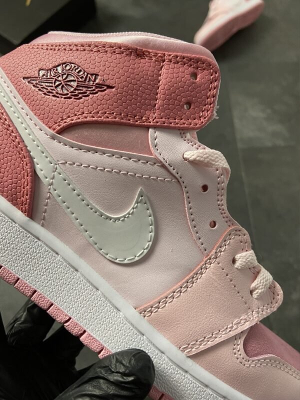 Кроссовки женские Nike Air Jordan 1 Pink