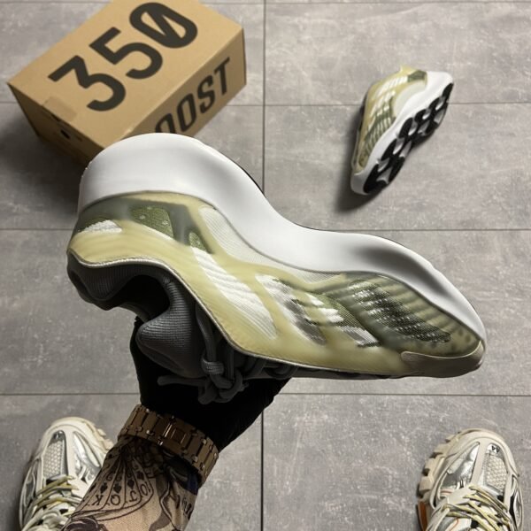 Кроссовки мужские Adidas Yeezy Boost 700 V3 Green White