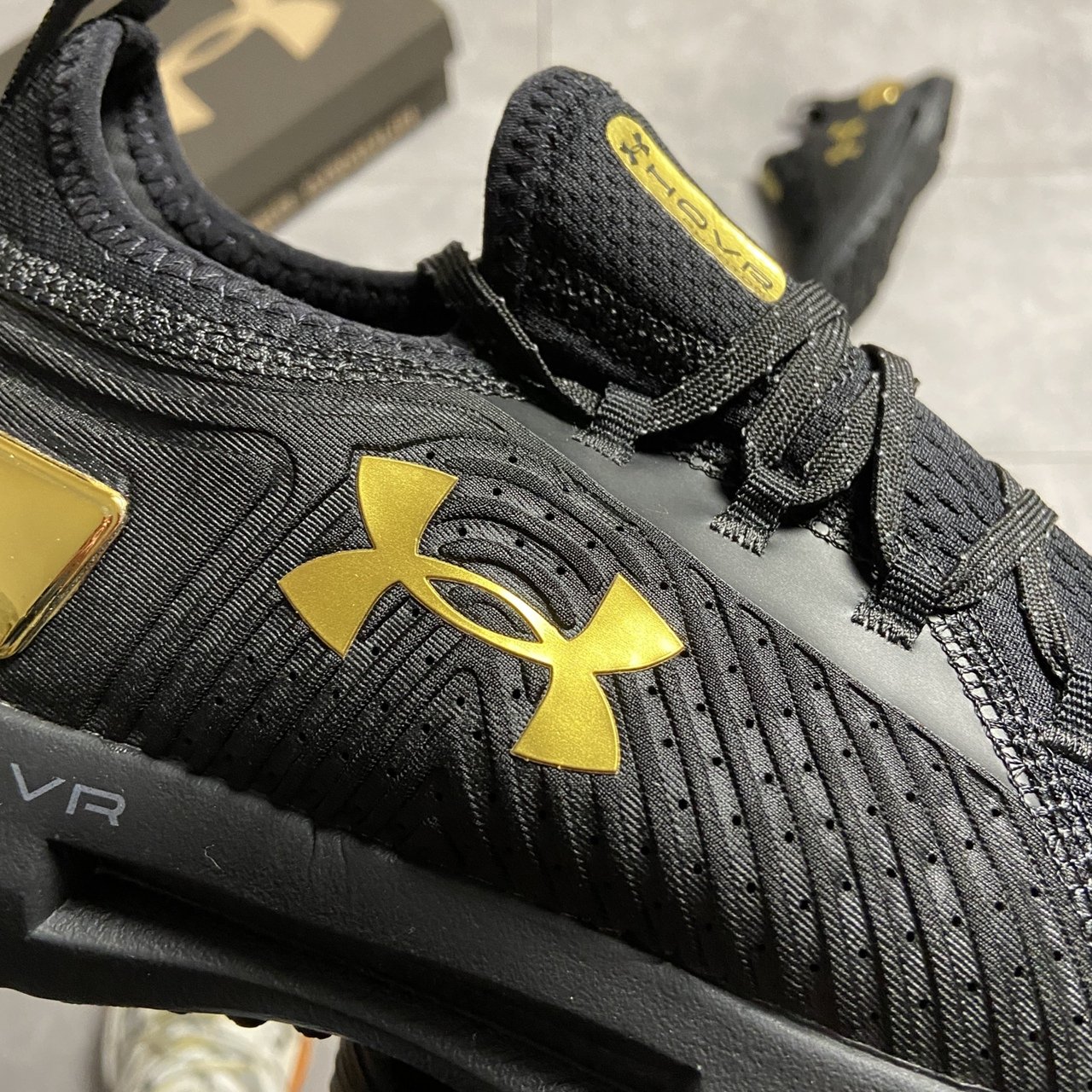 under armour hovr black gold