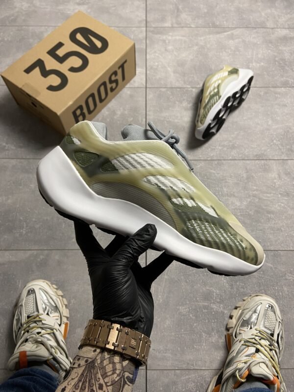 Кроссовки мужские Adidas Yeezy Boost 700 V3 Green White