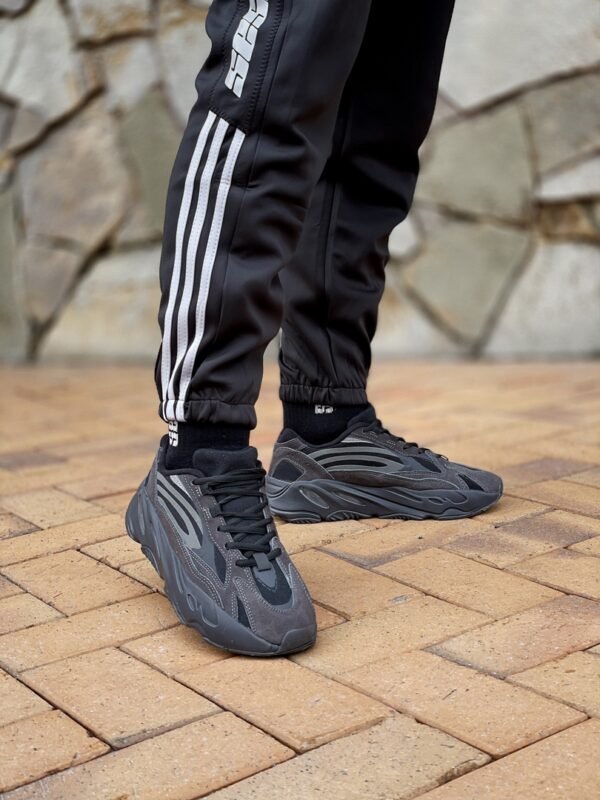 Кроссовки мужские Adidas Yeezy 700 V2 Vanta brown