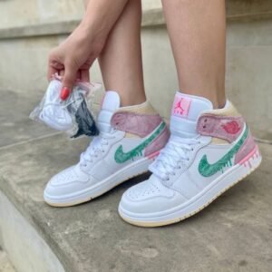 Кроссовки женские Nike Jordan 1 Mid Paint Drip