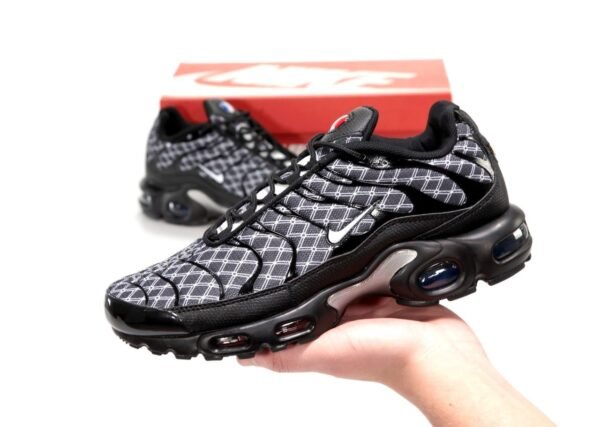 Кроссовки мужские Nike Air Max Plus TN Black White