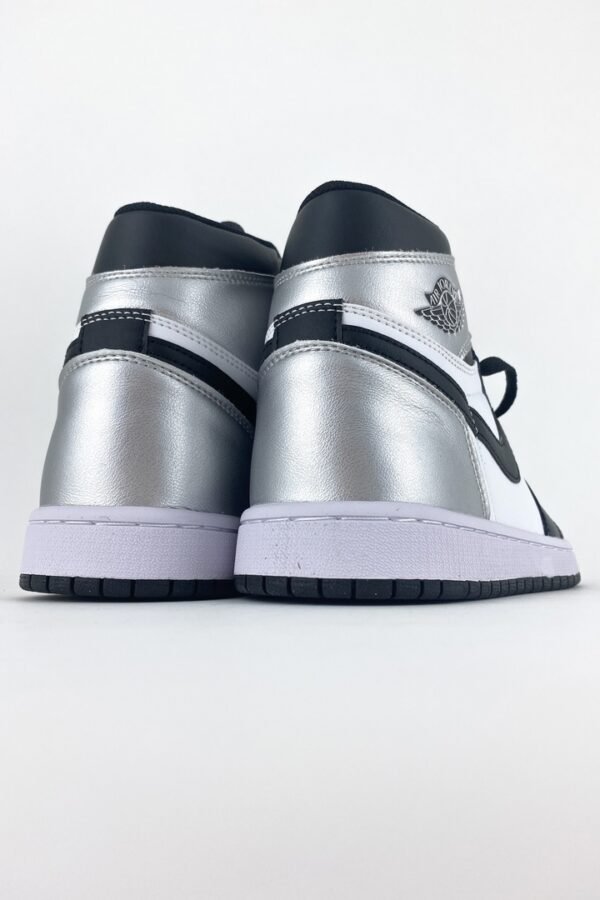Кроссовки Nike Air Jordan 1 Retro High Silver Toe