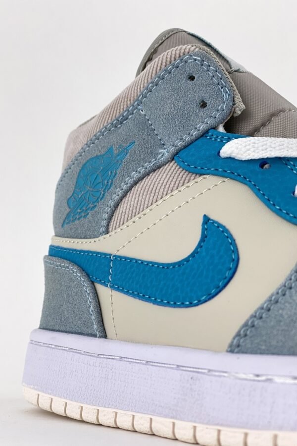 Кроссовки женские Nike Air Jordan 1 Retro Light Blue