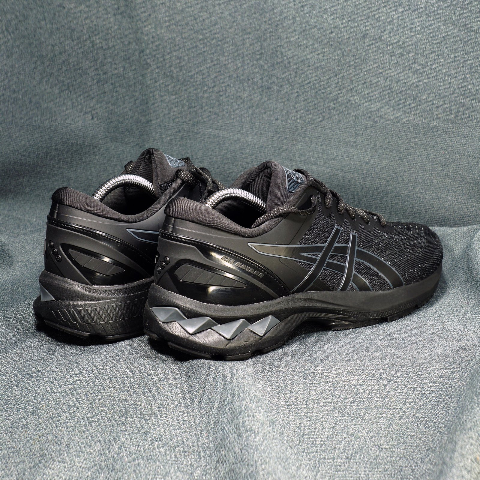 Asics tiger gel sales kayano black