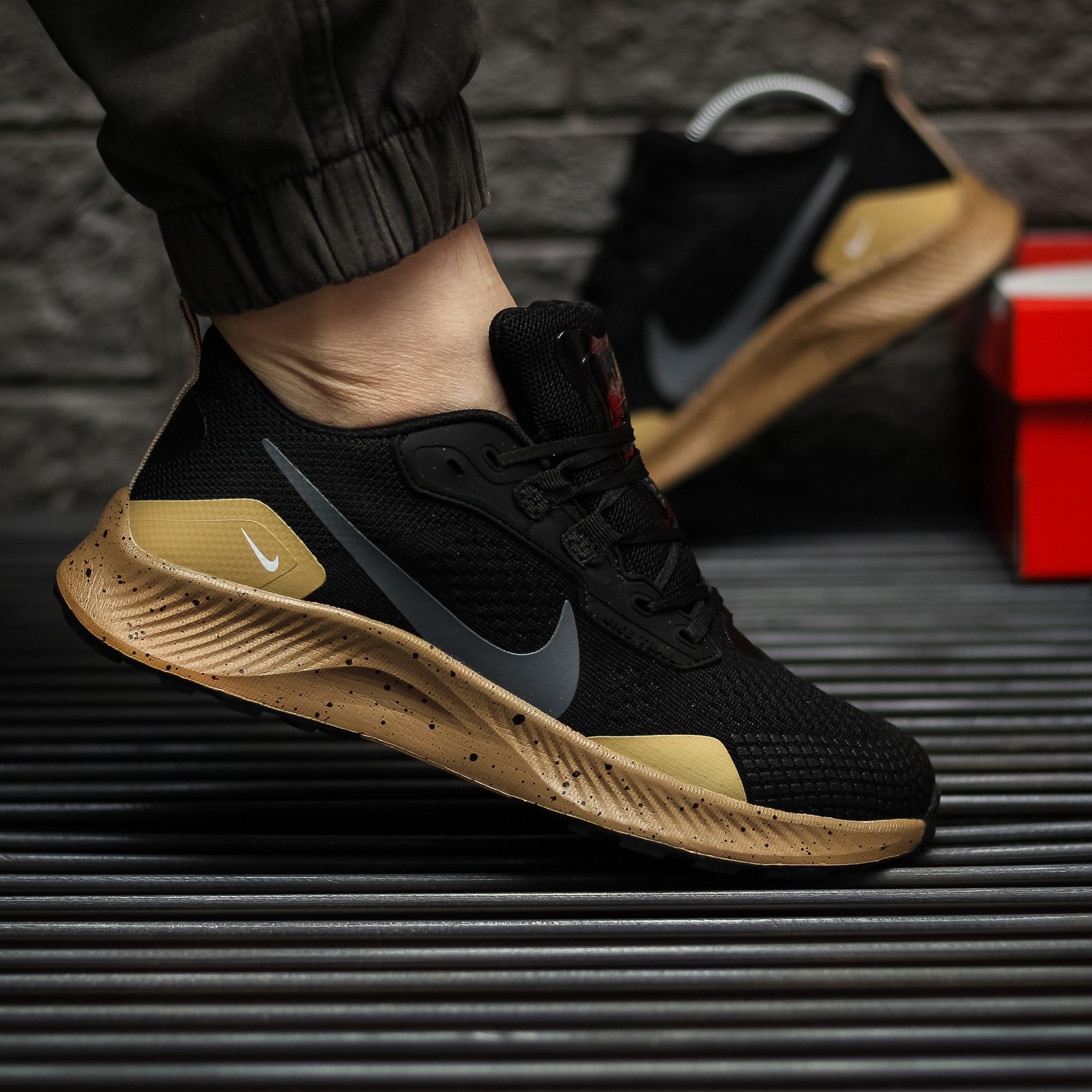 Nike air 2025 pegasus gold