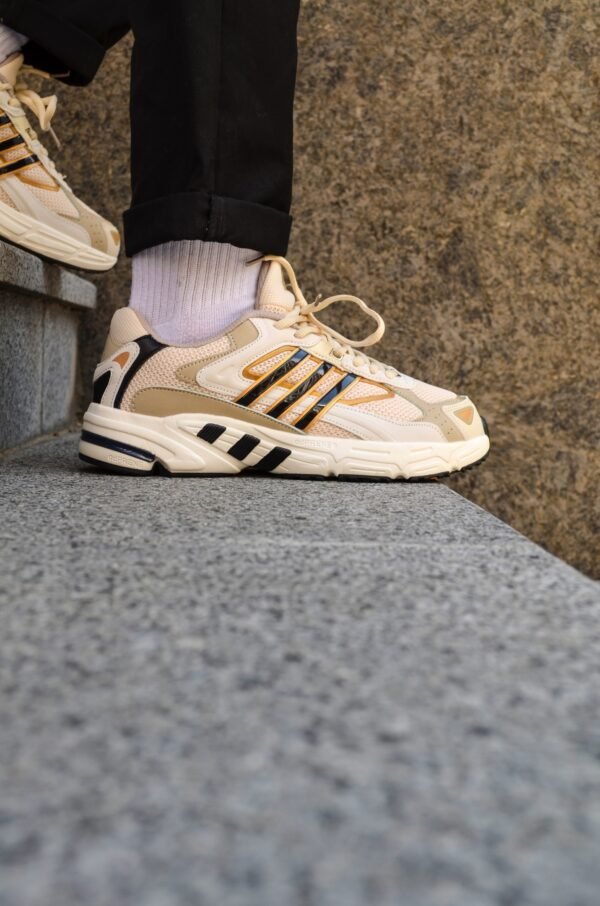 Кроссовки Мужские Adidas Response CL beige