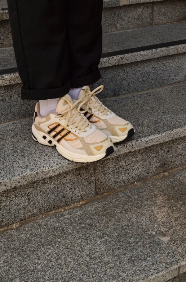 Кроссовки Мужские Adidas Response CL beige