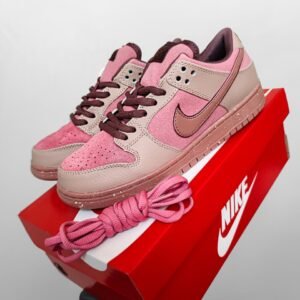 Кроссовки Женские Nike SB Dunk Low City of Love