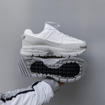 Кроссовки Мужские Nike Vomero Roam