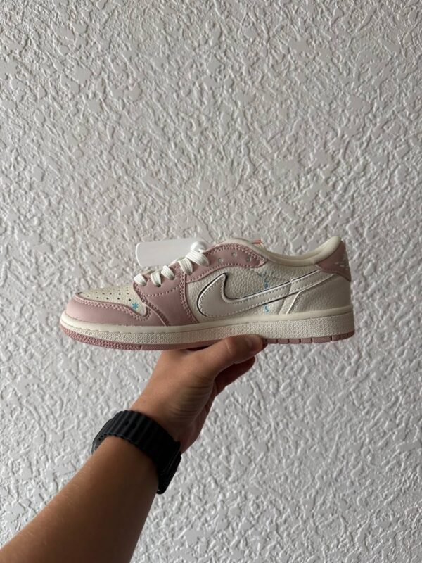 Кроссовки Женские Nike Air Jordan 1 low Travis Scott x Labubu Pink Beige