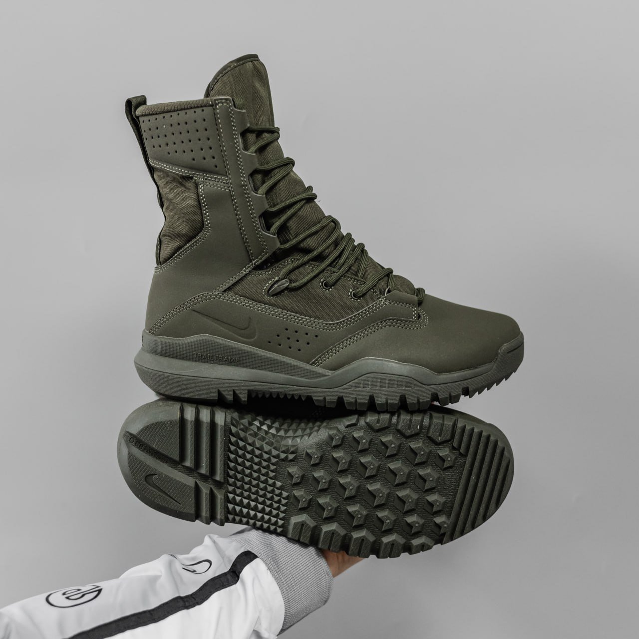 Кроссовки Мужские Nike SFB Field-JHD khaki Кроссовки Мужские Nike SFB Field-JHD khaki