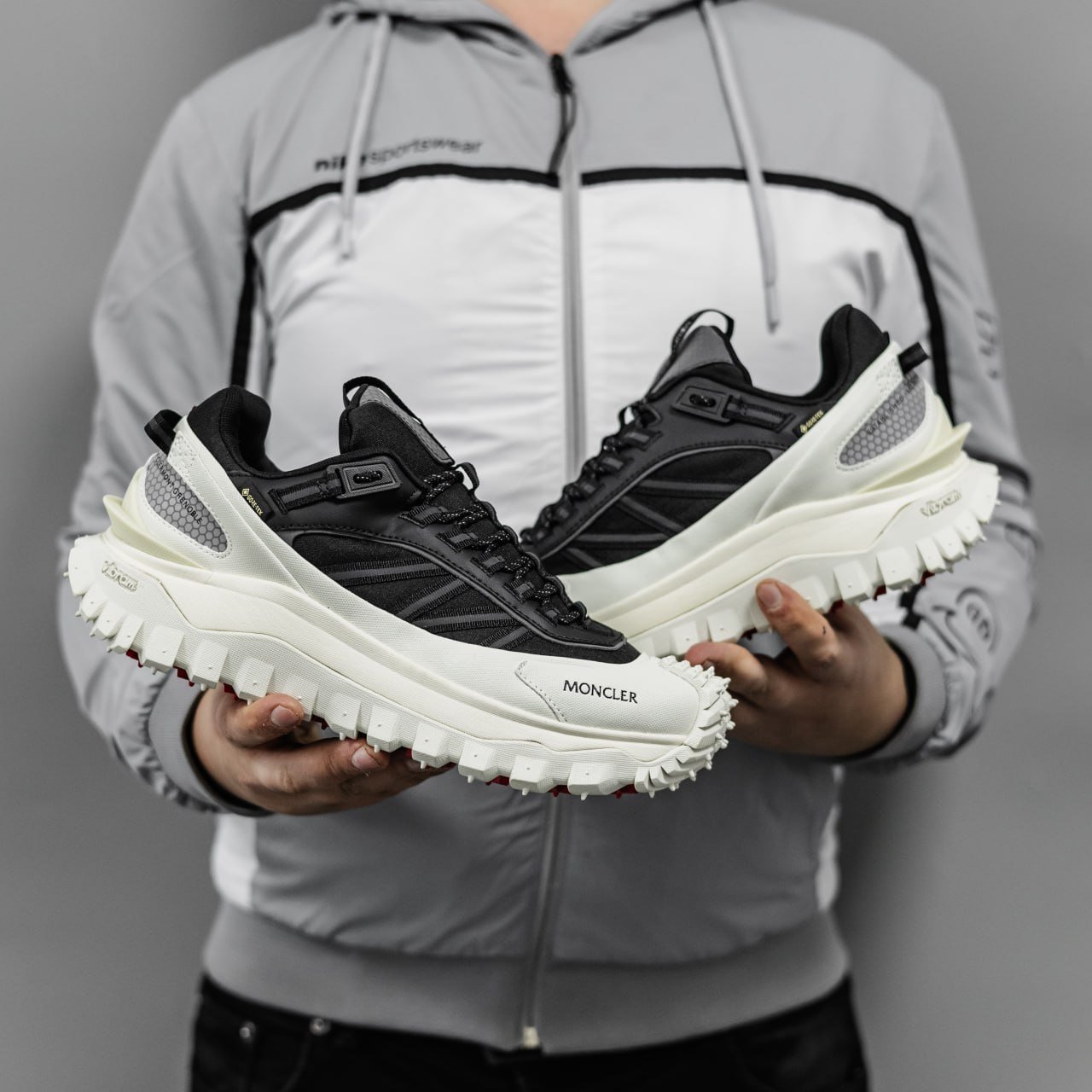 Кроссовки Мужские Moncler Trail Drip Gore-Tex White Black Кроссовки Мужские Moncler Trail Drip Gore-Tex White Black