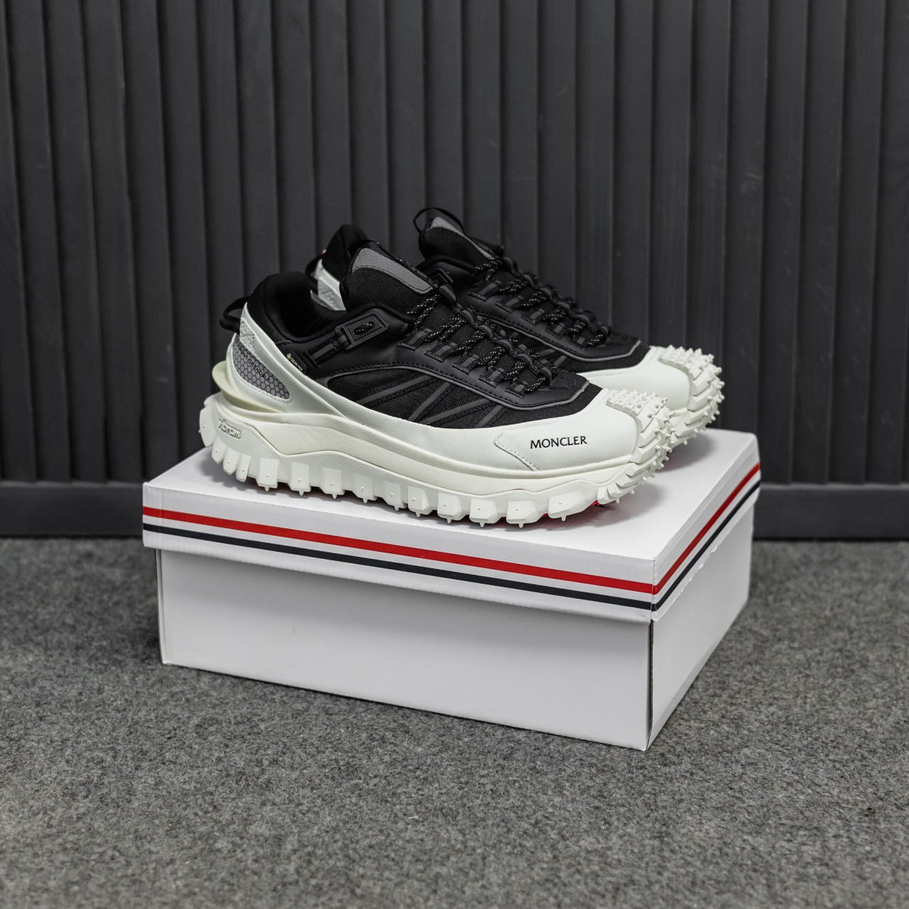Кроссовки Мужские Moncler Trail Drip Gore-Tex White Black Кроссовки Мужские Moncler Trail Drip Gore-Tex White Black