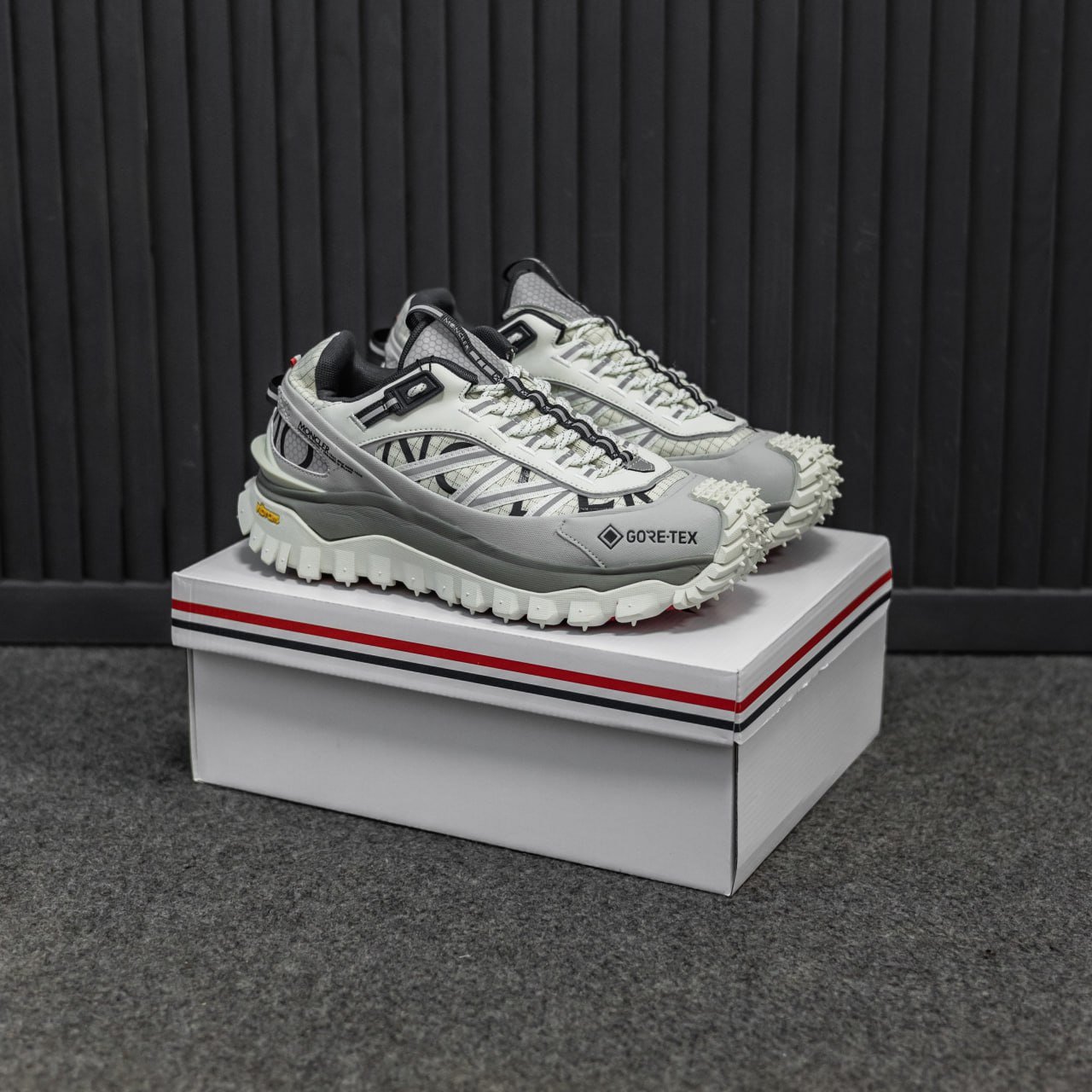 Кроссовки Мужские Moncler Trail Drip Gore-Tex White Grey Кроссовки Мужские Moncler Trail Drip Gore-Tex White Grey