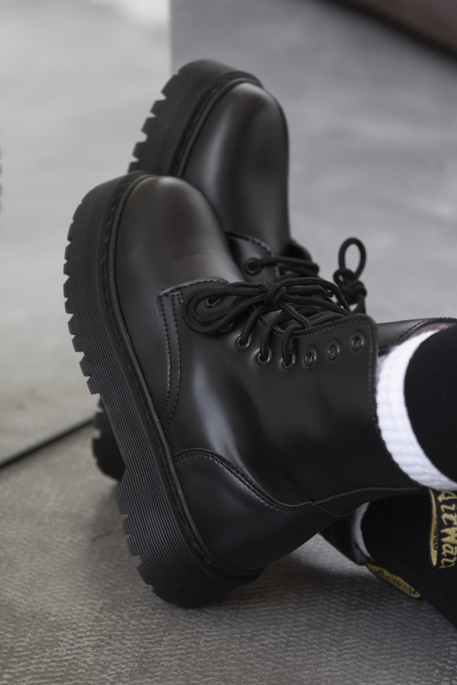 Dr.Martens adon All Black Fur Zip (7) Dr.Martens adon All Black Fur Zip