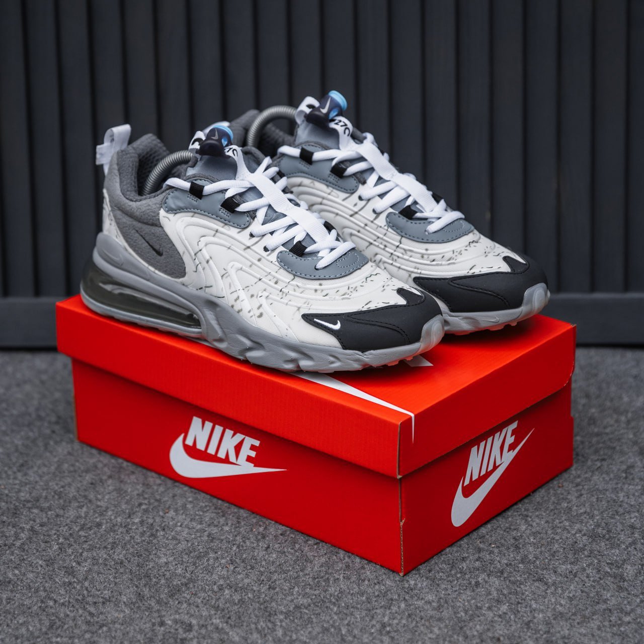 Кроссовки Nike Air Mаx 27О Reасt x Trаvis Scоtt Grey Кроссовки Nike Air Mаx 27О Reасt x Trаvis Scоtt Grey