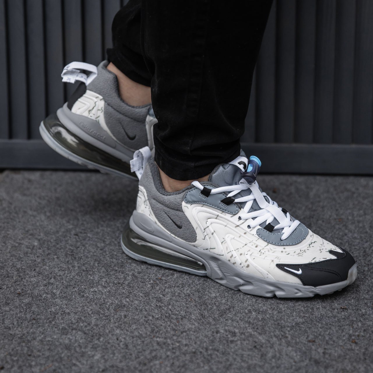 Кроссовки Nike Air Mаx 27О Reасt x Trаvis Scоtt Grey Кроссовки Nike Air Mаx 27О Reасt x Trаvis Scоtt Grey