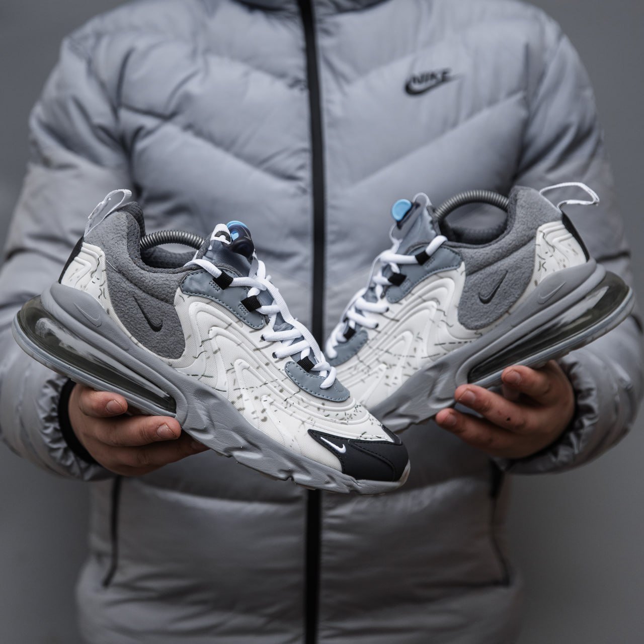 Кроссовки Nike Air Mаx 27О Reасt x Trаvis Scоtt Grey Кроссовки Nike Air Mаx 27О Reасt x Trаvis Scоtt Grey