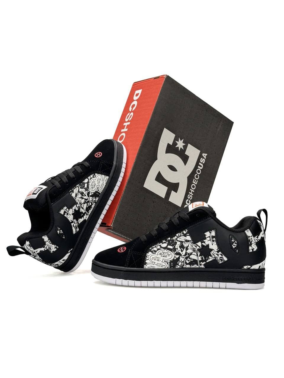 DC x Marvel Deadpool Court Graffik Black White DC x Marvel Deadpool Court Graffik Black White