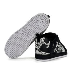 DC x Marvel Deadpool Court Graffik Black White
