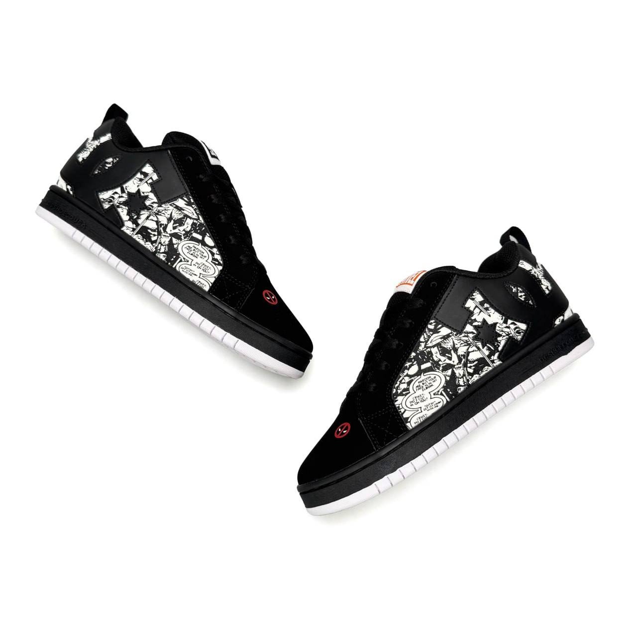 DC x Marvel Deadpool Court Graffik Black White DC x Marvel Deadpool Court Graffik Black White